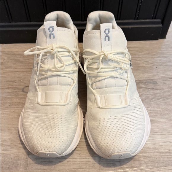 On Running Cloudtec Sneakers - Picture 2 of 5